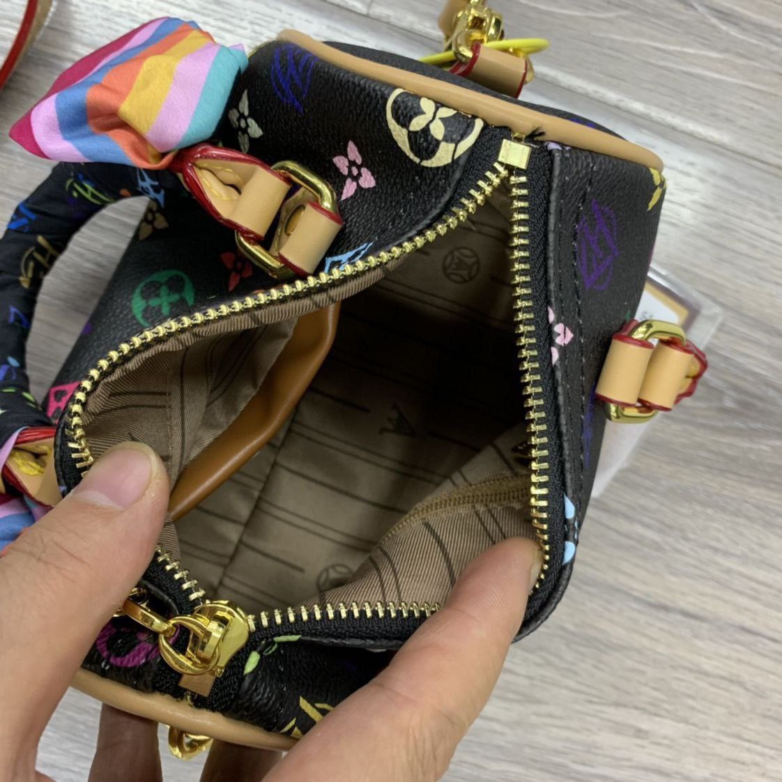 /public/uploads/photos/shares/Suzy bags/IMG_2558.jpeg